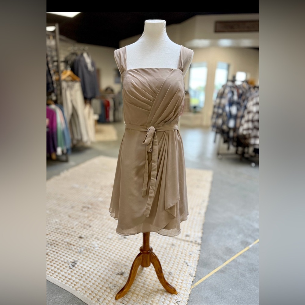 Elegant Sleeveless Beige Dress